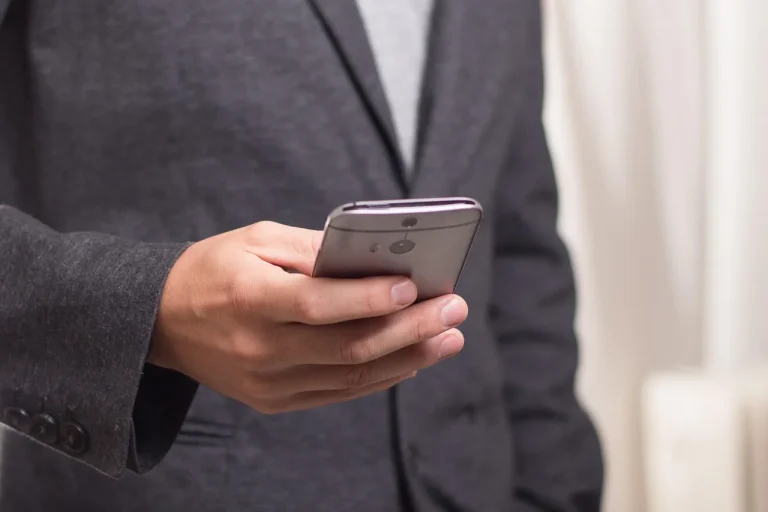 Kontakte zusammenführen am iPhone: Dubletten auflösen
